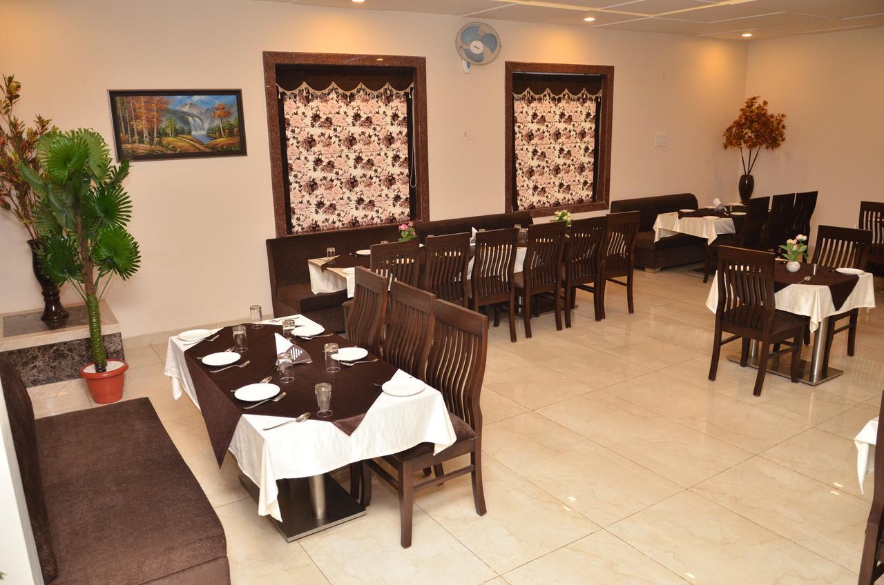 Regal Hotel And Restaurant Matura Exterior foto